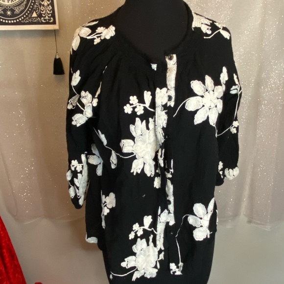 Large Cotton Embroidered Floral Top - Picture 3 of 6
